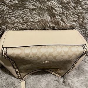 Soft,liconic shoulder handbag